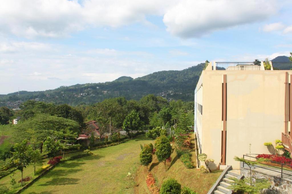 Hotel Graha Widjaja Puncak Exterior foto